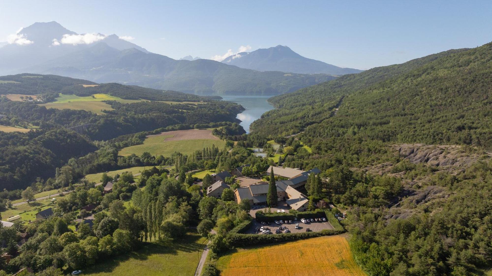 Club Vacances Bleues Les Horizons Du Lac Chorges Exterior photo